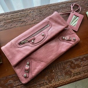 BALENCIAGA
Agneau Giant 12 Silver Hardware Envelope Clutch Rose Bruyere